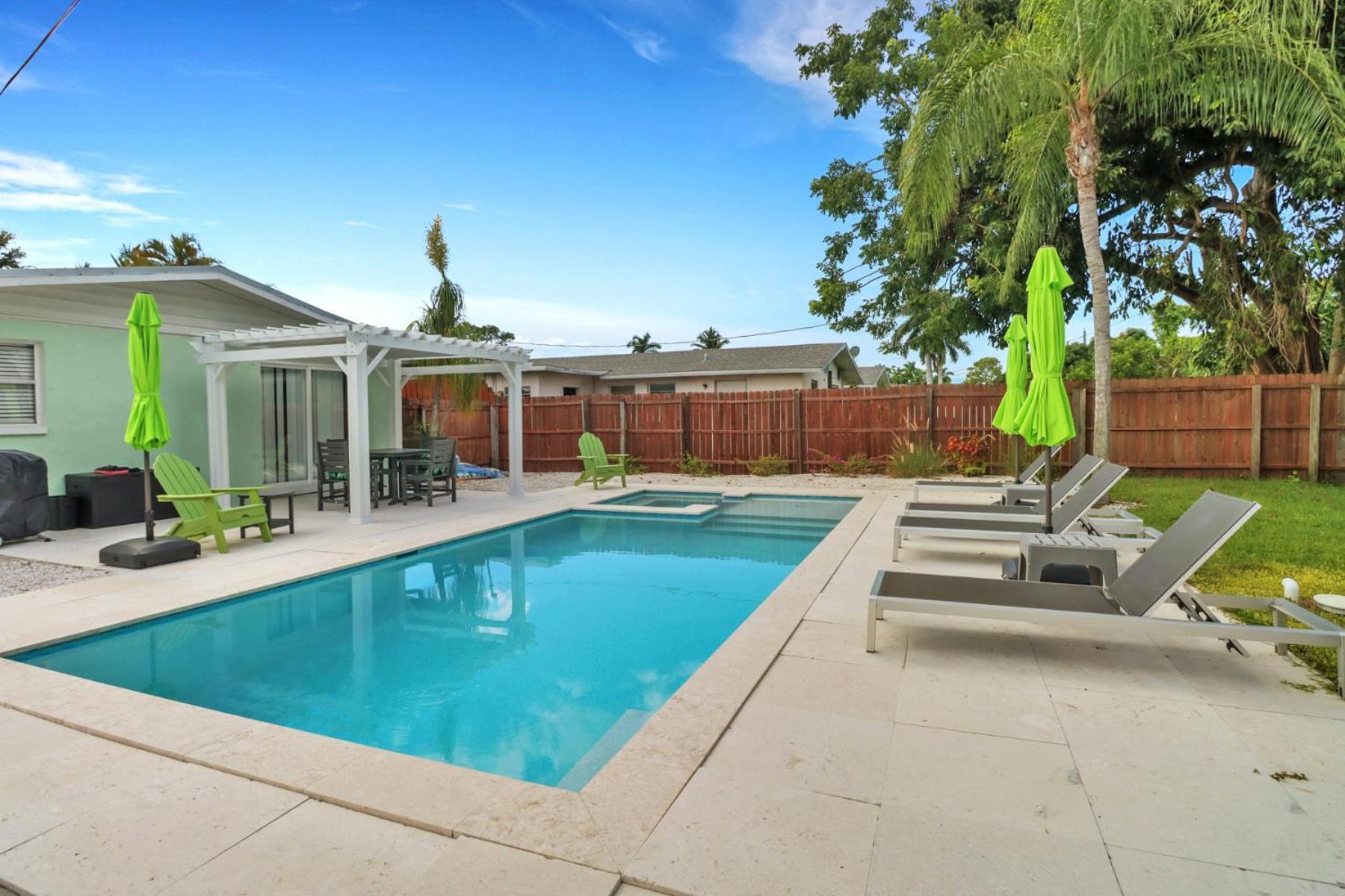Little Beach House W/ Pool&Spa - 5 Minutes To Vanderbilt Beach Naples Exterior photo