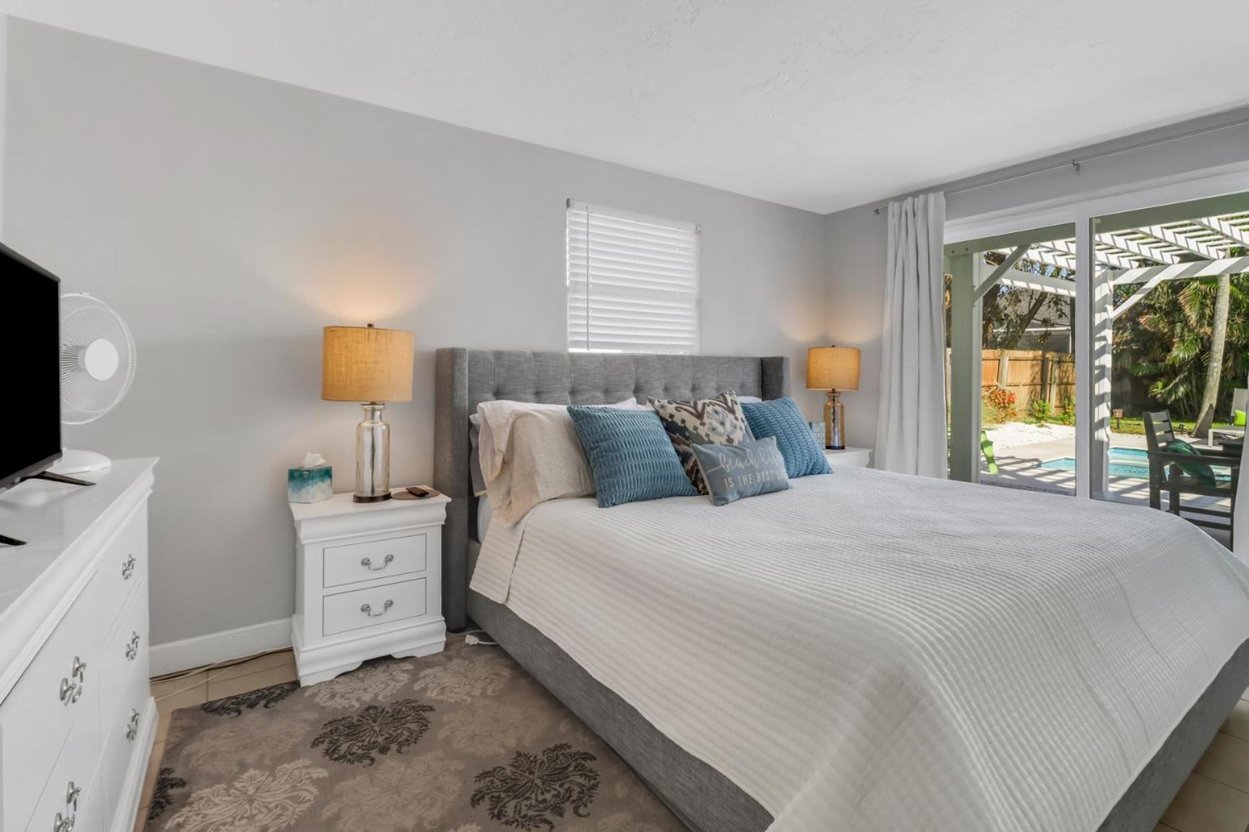 Little Beach House W/ Pool&Spa - 5 Minutes To Vanderbilt Beach Naples Exterior photo