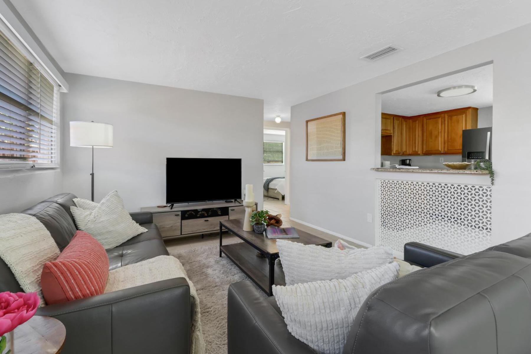 Little Beach House W/ Pool&Spa - 5 Minutes To Vanderbilt Beach Naples Exterior photo